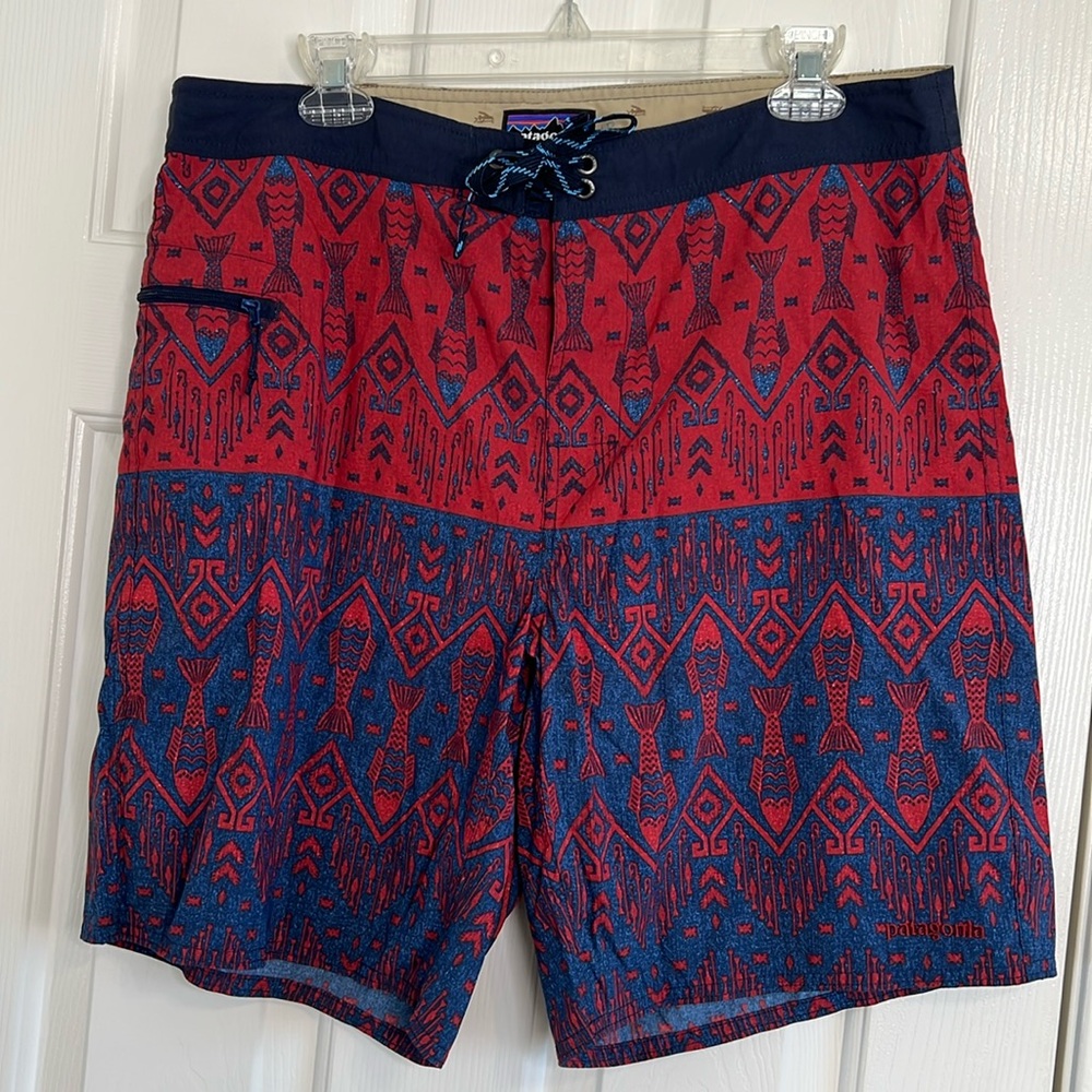 Patagonia men’s Wavefarer® Board Shorts red and blue fish pattern size 36